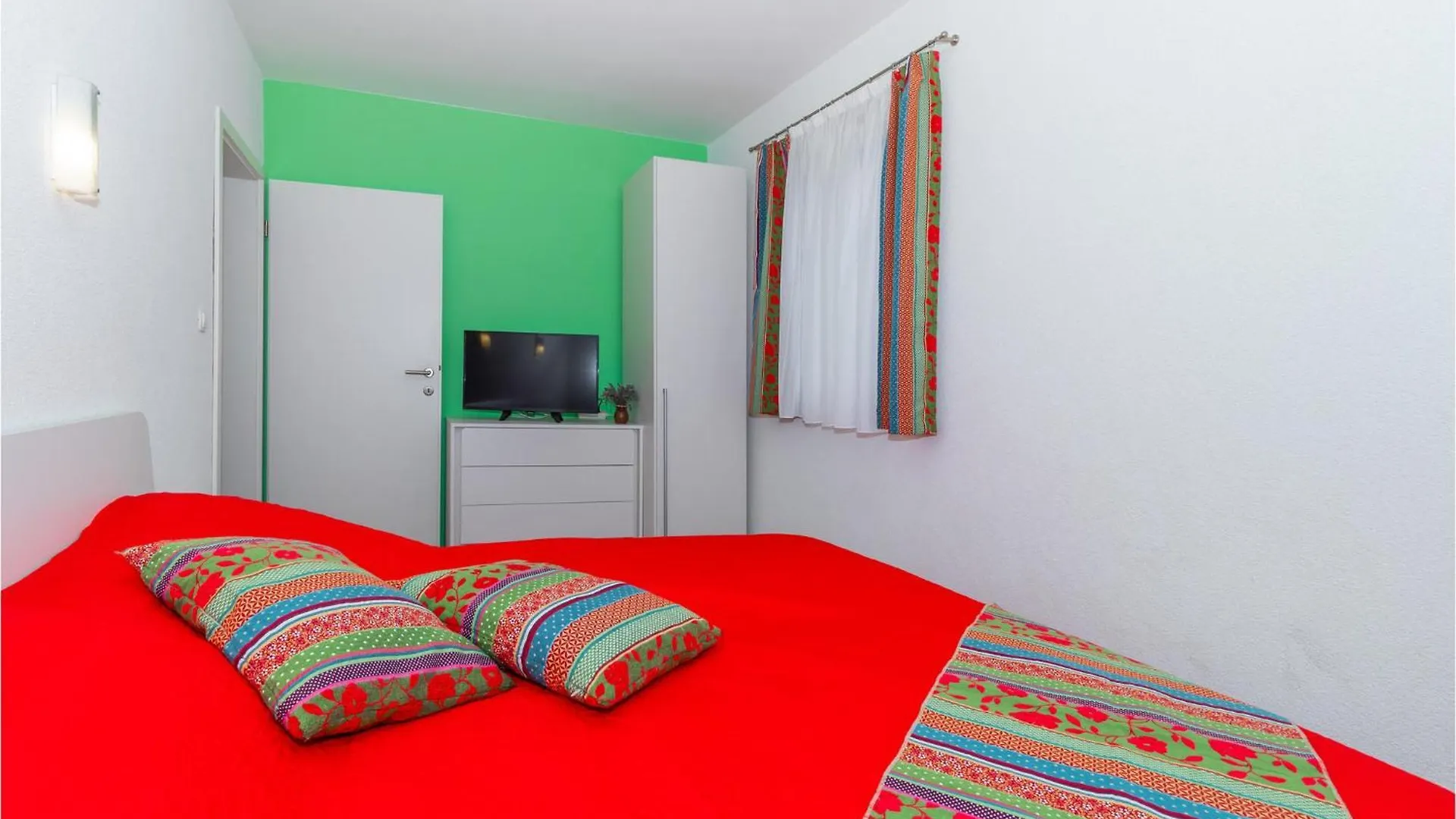 Gorgeous Home In Klenovica With Wifi