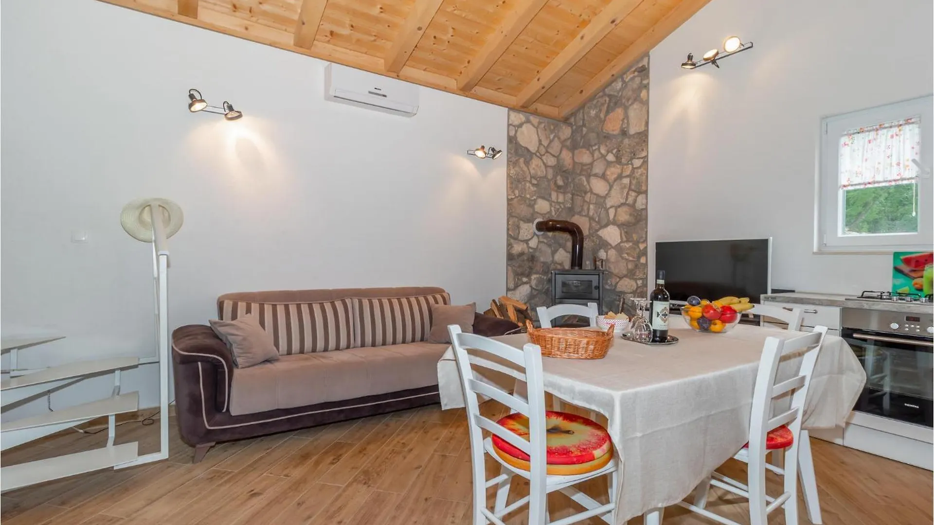 Gorgeous Home In Klenovica With Wifi Holiday home