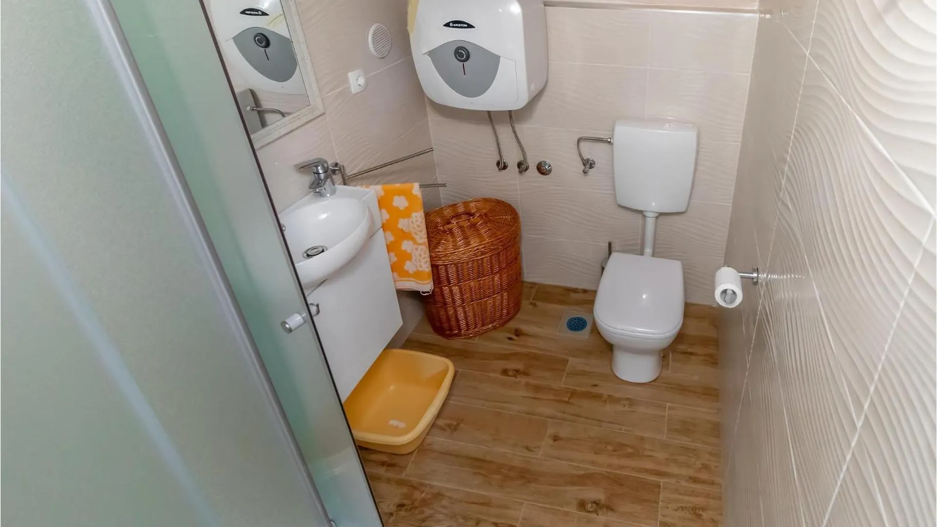 Gorgeous Home In Klenovica With Wifi